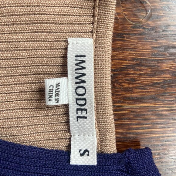 New Gorgeous Sweater Tank with Bling Fasteners - Picture 5 of 5